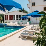 Kurti Hotel Golem (Tirana)