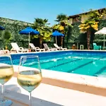 Hotel Kurti 3*