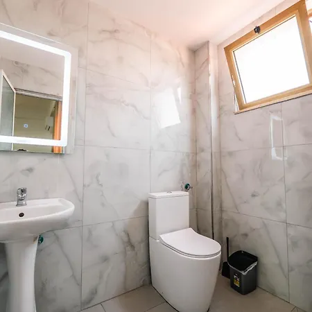 Hotel Lion Golem (Tirana)