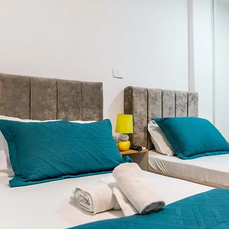 Lion 3* Golem (Tirana)