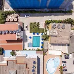 Kurti Hotel