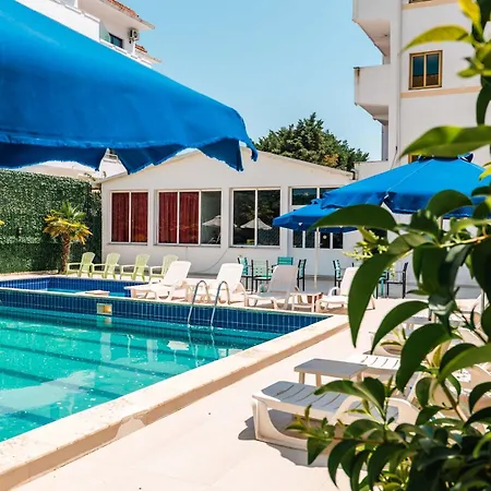 Hotel Kurti 3*