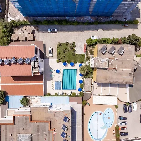 Kurti Hotel
