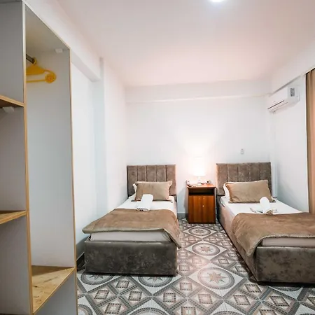 Hotel Kurti 3*