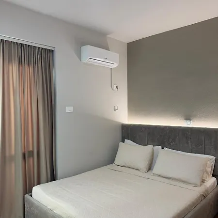Kurti Hotel Golem (Tirana)
